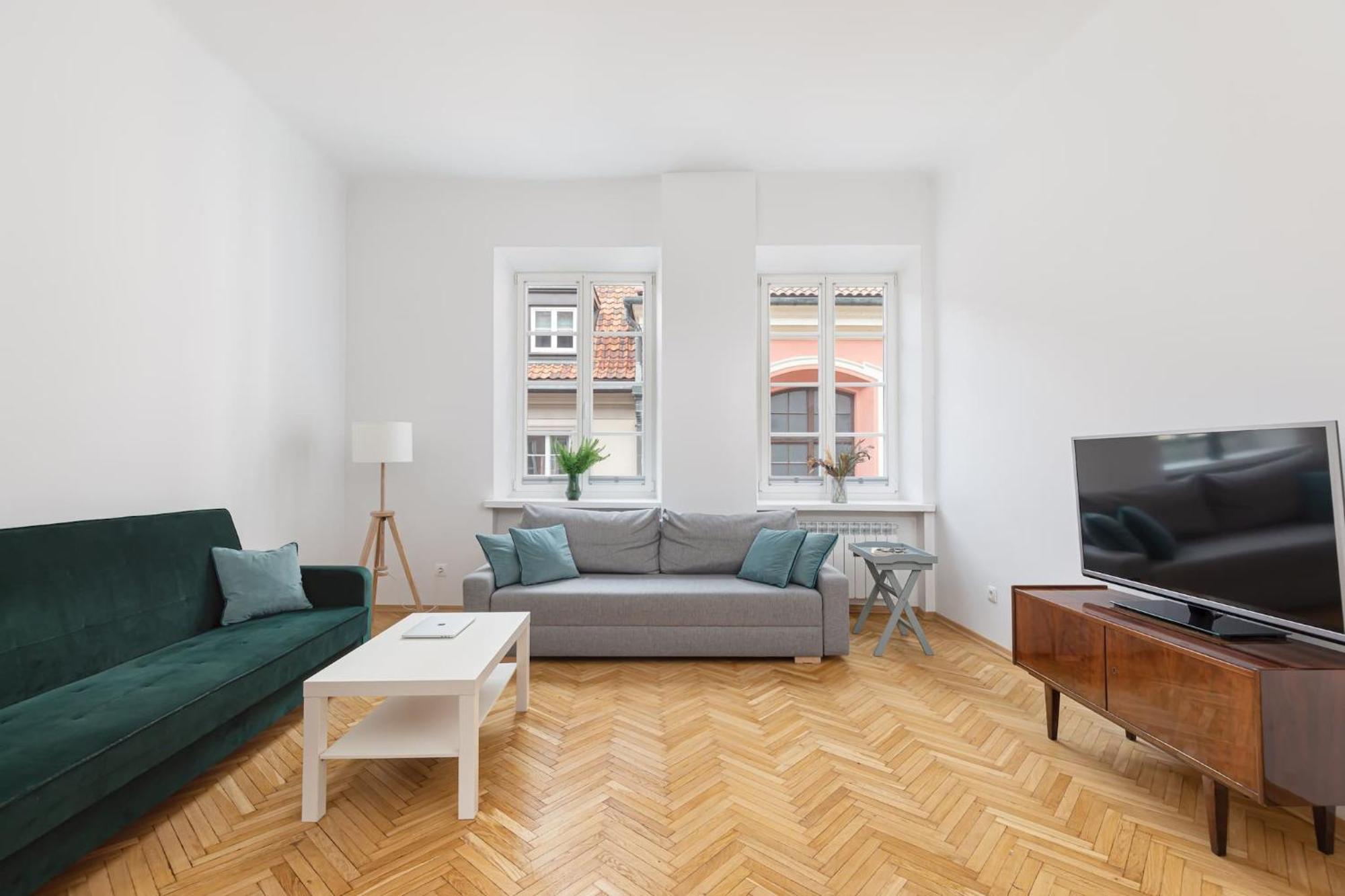 Stylish Swietojanska By Renters Warschau